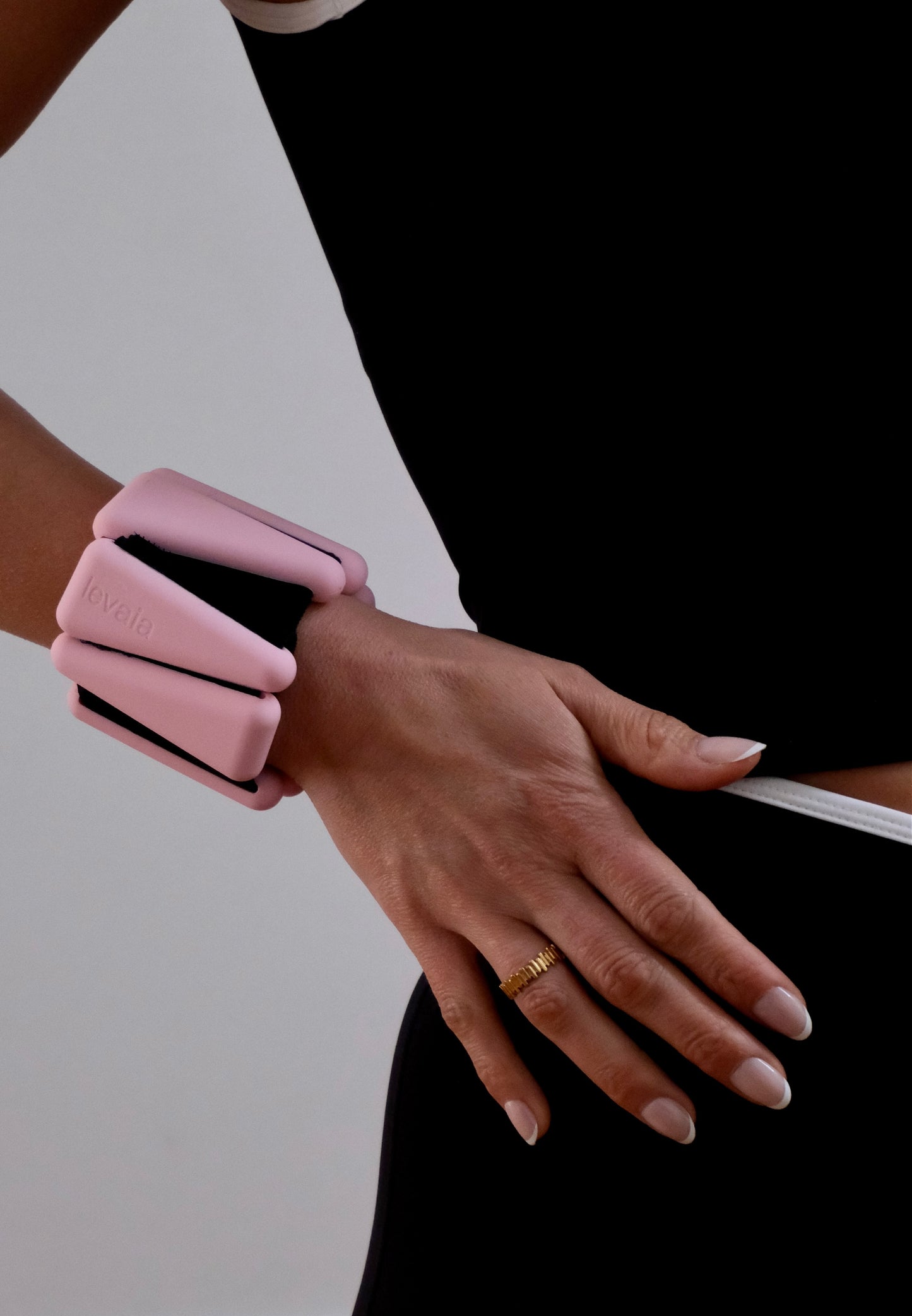 levaïa loops - pilates wrist & ankle weights in classic blush