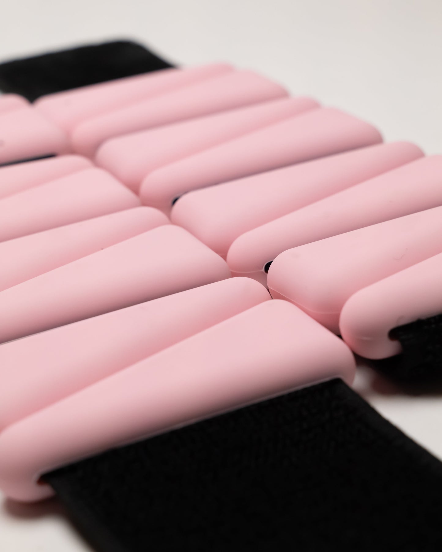 levaïa loops - pilates wrist & ankle weights in classic blush