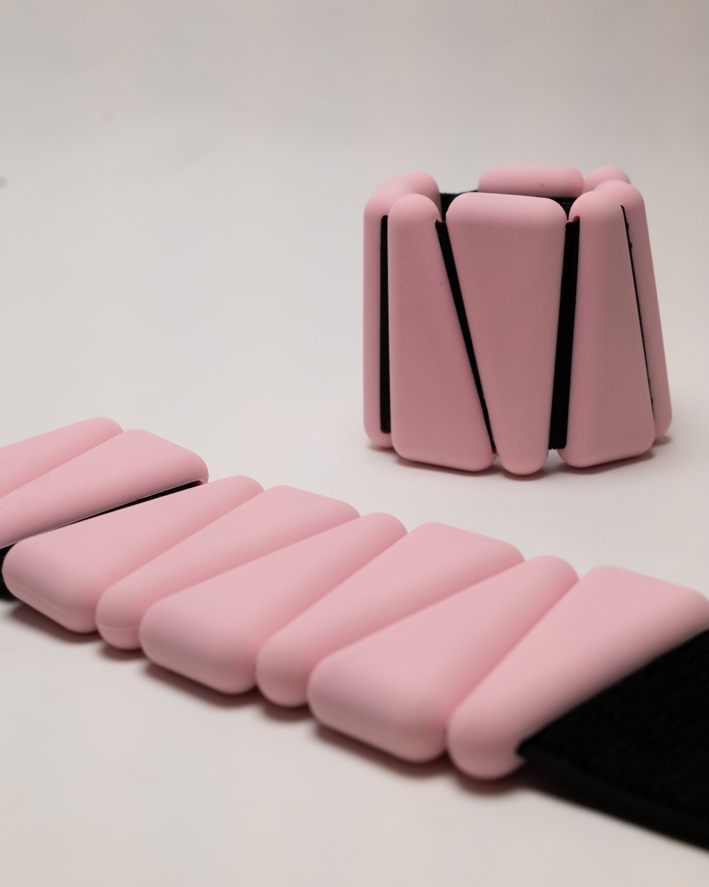 levaïa loops - pilates wrist & ankle weights in classic blush